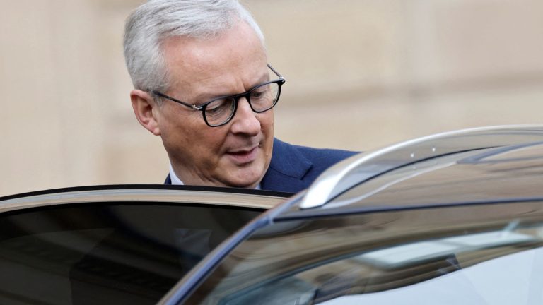 Bruno Le Maire announces a future plan to fight against this “worm that can rot democracy”