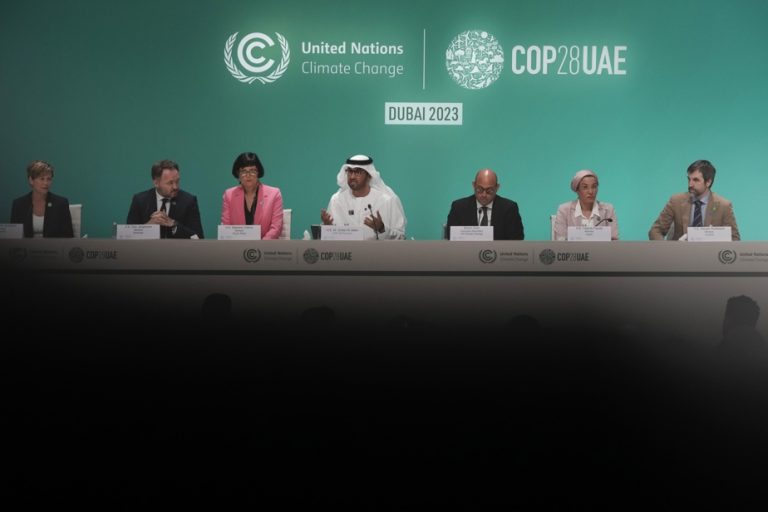 COP28 suspended from a new text on fossil fuels