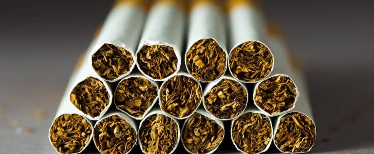 Canada urged to ban cigarettes for life for everyone born after 2008