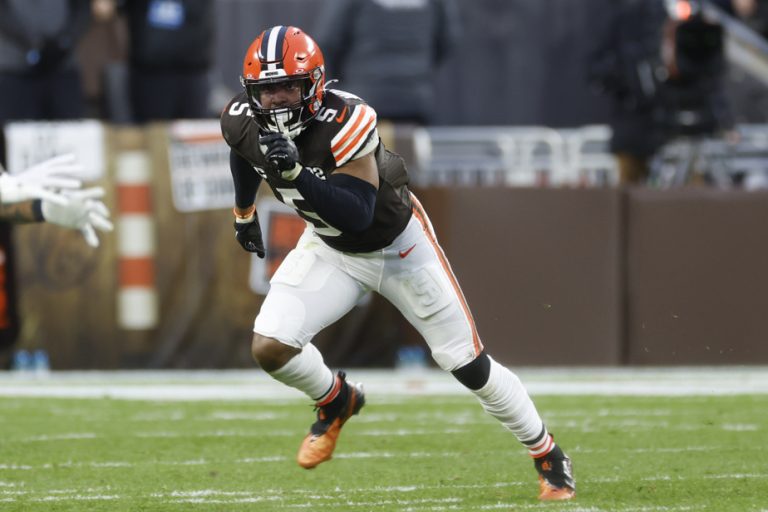 Cleveland Browns |  Linebacker Anthony Walker Jr. underwent knee surgery