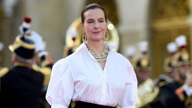 “Deeply uncomfortable”, Carole Bouquet finally backtracks regarding Gérard Depardieu