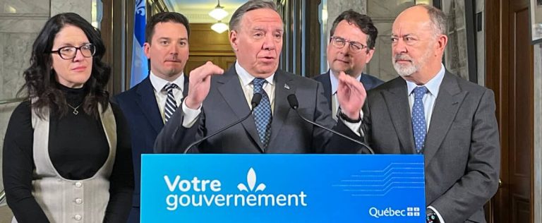 Despite a difficult year, Legault hangs on and wants to return in 2026