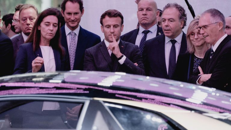 Emmanuel Macron announces the launch of a platform on January 1 to benefit from a car “at 100 euros per month”