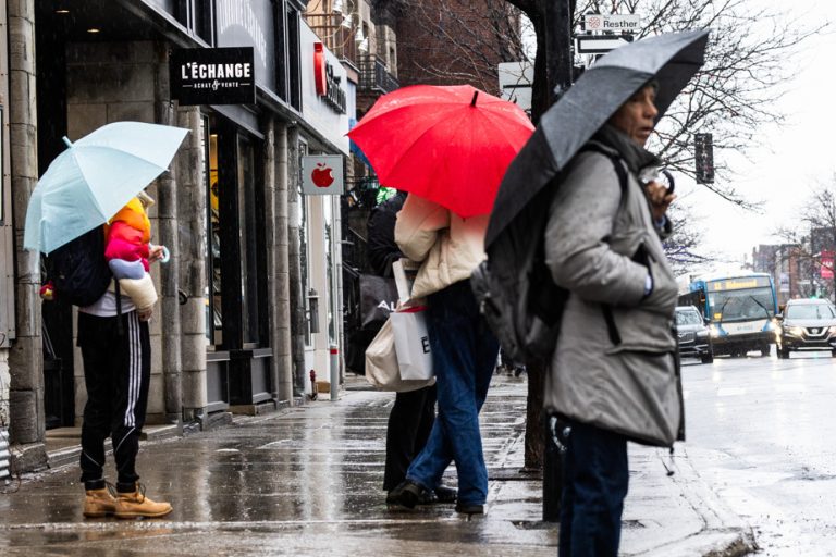 Flooding and road closures in Quebec