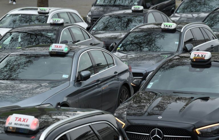 French taxis dismissed in lawsuit against Uber