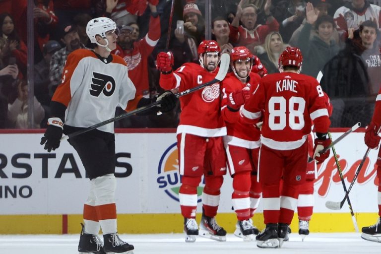 Friday Night in the NHL |  Kane helps Red Wings to 7-6 shootout victory over Flyers