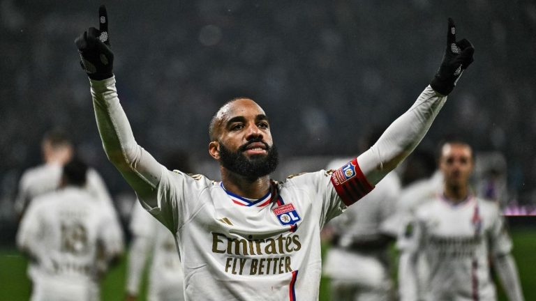 “General” Lacazette sounds the revolt in Lyon, clear winner of Toulouse