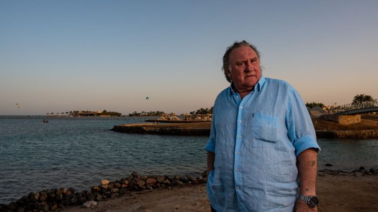 Gérard Depardieu places his Legion of Honor “at the disposal” of the Minister of Culture, who announced disciplinary proceedings against him