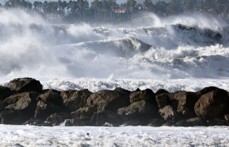 Giant waves crash on the American west coast