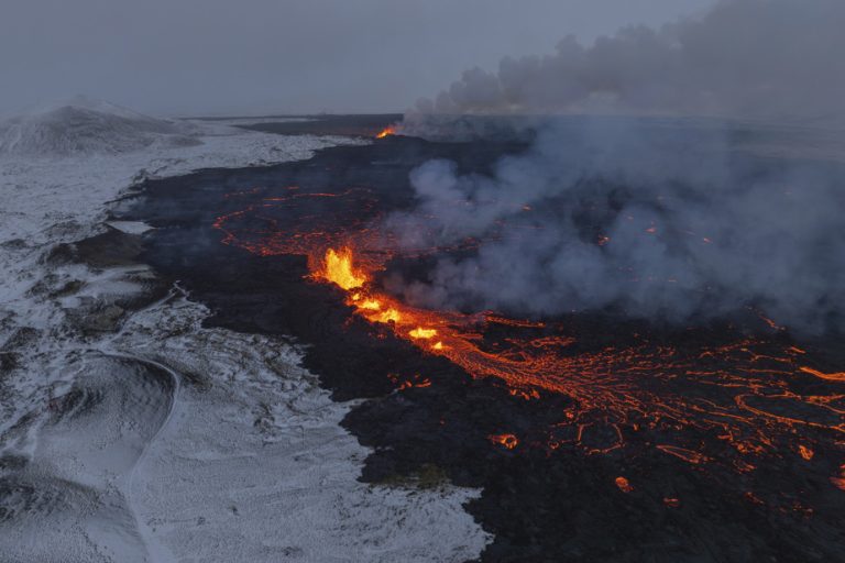 Iceland |  The eruption calms down, the population returns to their daily lives