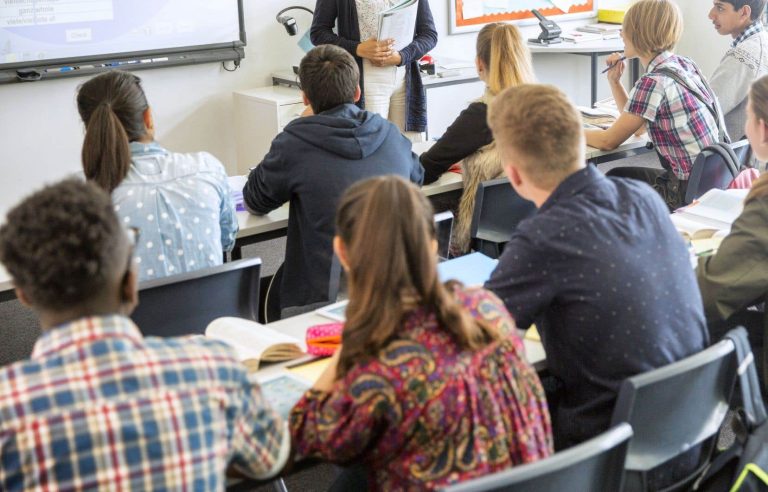 Immersion teachers in Ontario who speak “not a word of French”