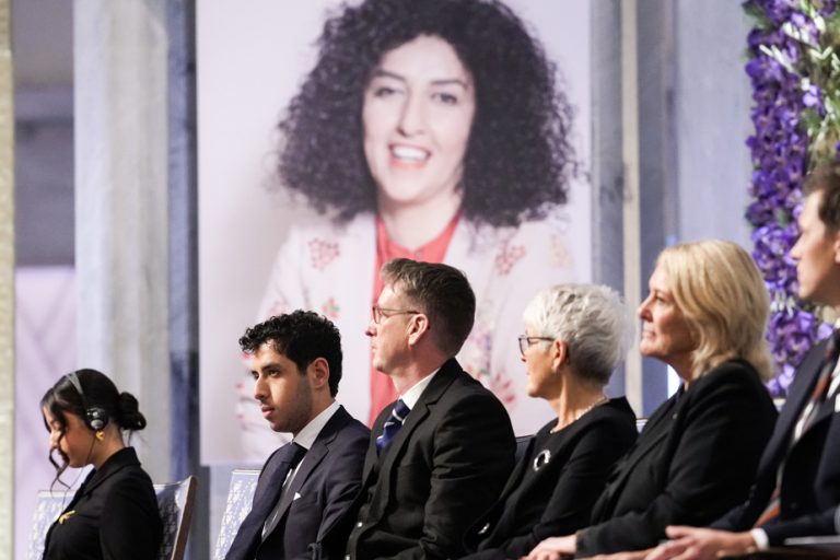 Imprisoned in Iran |  Narges Mohammadi absent during the presentation of her Nobel Peace Prize