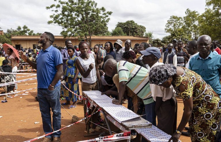 In the DRC, elections extended on Thursday after a chaotic first day