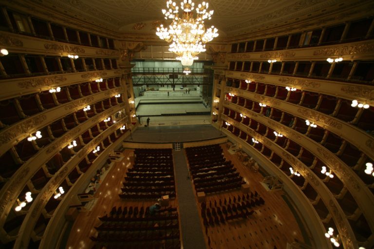 Inaugural evening at La Scala in Milan |  Triumph for Don Carlo