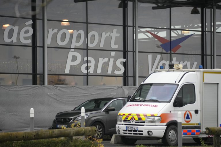 Indians detained in France |  Authorities are preparing to reroute passengers