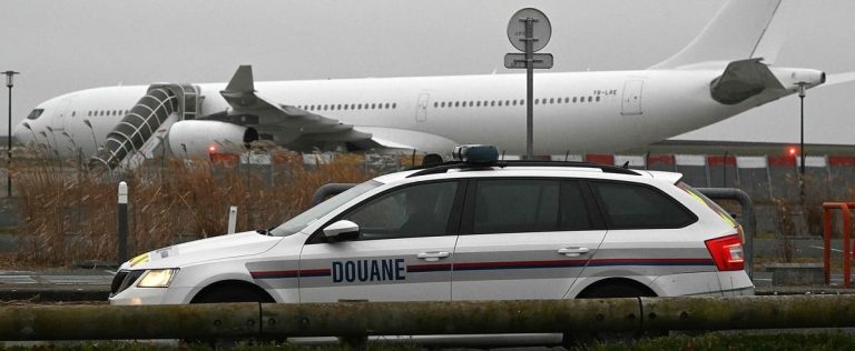 Indians stranded in France: the plane en route to Bombay, 276 passengers on board