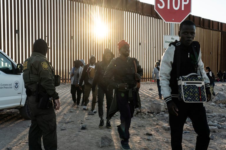 Influx of migrants |  Arizona Governor Sends National Guard to Mexico Border