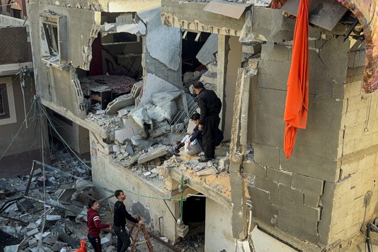 Israel and Hamas at war |  The destruction of civilian buildings, a “war crime”