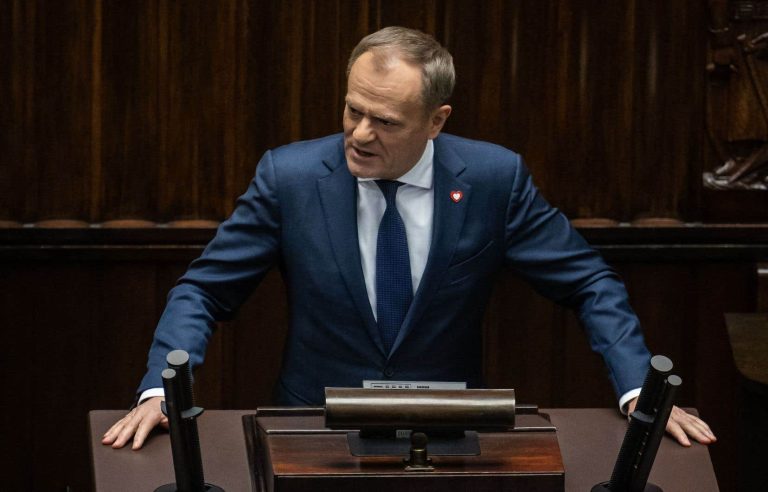 Leader of the pro-Europeans, Donald Tusk becomes the new Polish Prime Minister