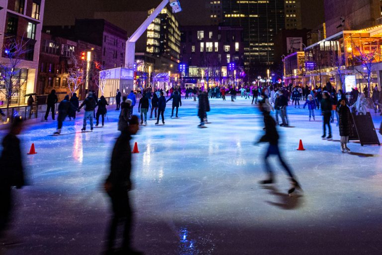 Life, the city |  Tourist in downtown Montreal