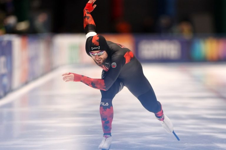 Long track speed skating |  Laurent Dubreuil wins gold in 500 meters