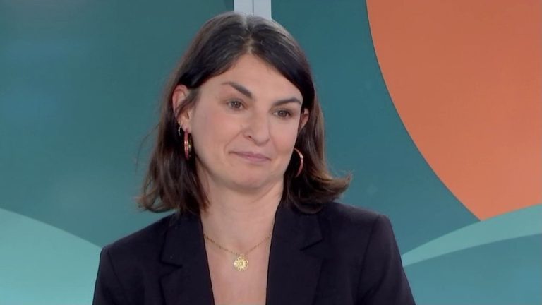 “Migrants are a wealth for our country”, assures Aurélie Trouvé, deputy of La France Insoumise