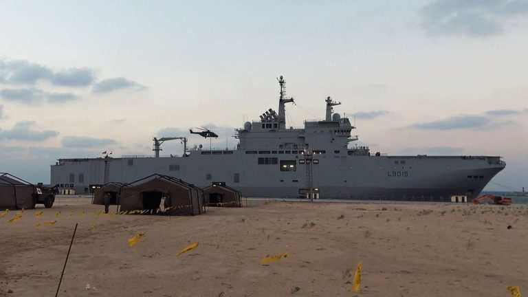 Minister of the Armed Forces Sébastien Lecornu will spend the New Year aboard a ship where civilians from Gaza are being treated