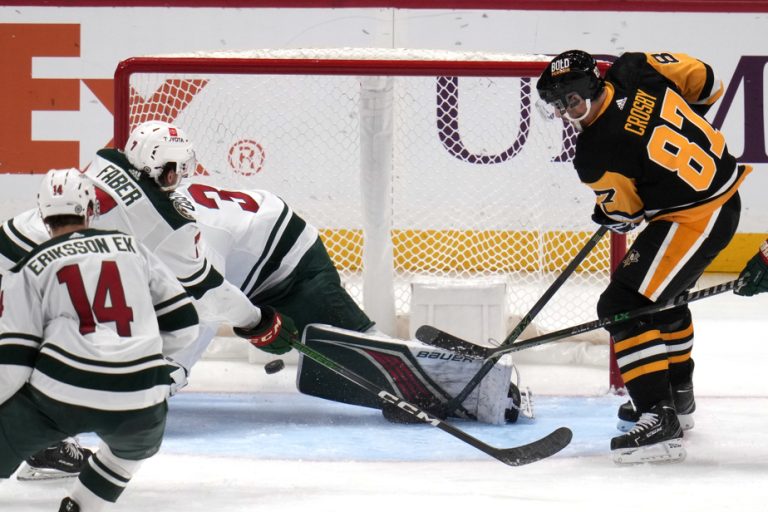 Monday in the NHL |  Sidney Crosby scores the winning goal against the Wild