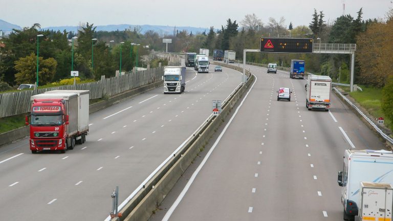 Motorway tolls for heavy goods vehicles will be more expensive depending on their CO2 emissions by 2030