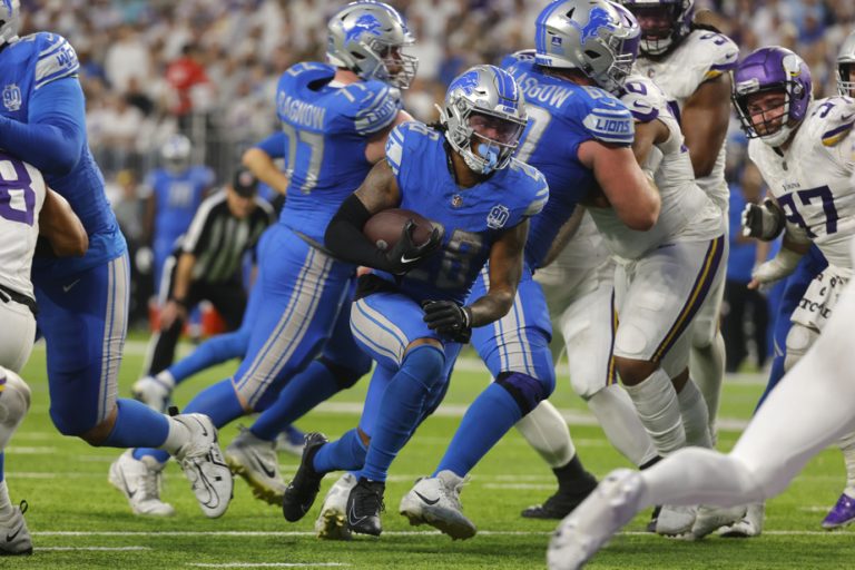 Sunday in the NFL |  Lions beat Vikings for first sectional title in 30 years