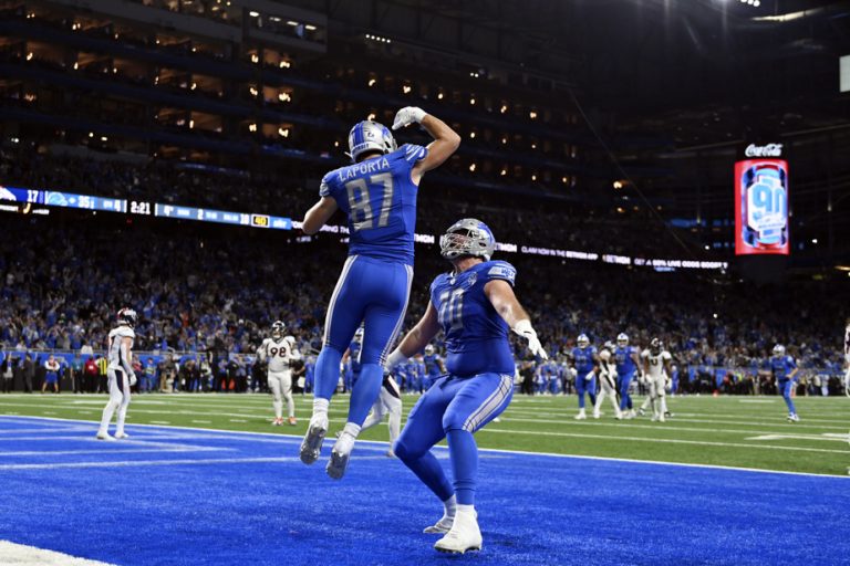 NFL |  Lions dominate Broncos 42-17, Jared Goff throws 5 touchdown passes