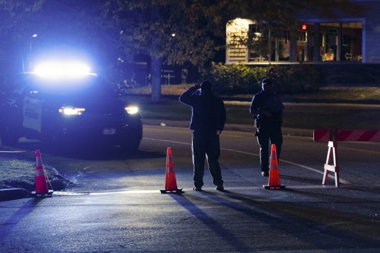 New York |  Man kills four family members, injures two police officers before being shot