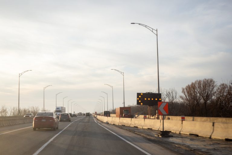 Now only one lane per direction on the Île-aux-Tourtes bridge