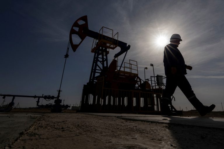 Oil weighed down by fears of weakening demand