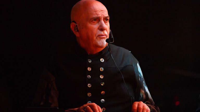 Peter Gabriel returns with “I/O”, a chiaroscuro album unveiled on stage and on the networks throughout the year