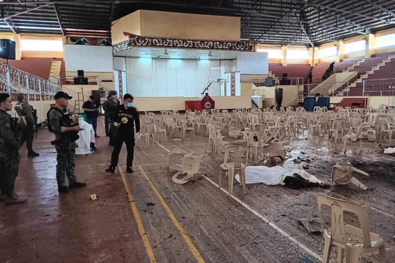 Philippines |  At least three dead in bomb attack at Catholic mass