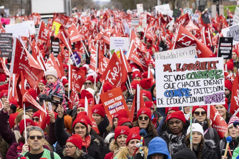 Public sector negotiations |  Legault implores teachers to end strike