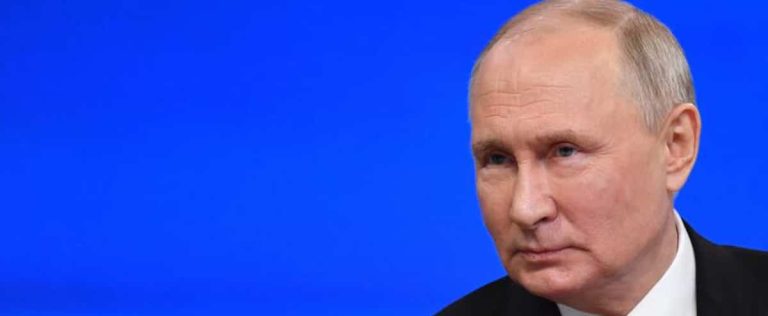 Putin disconcerted by his virtual double during a question-and-answer session