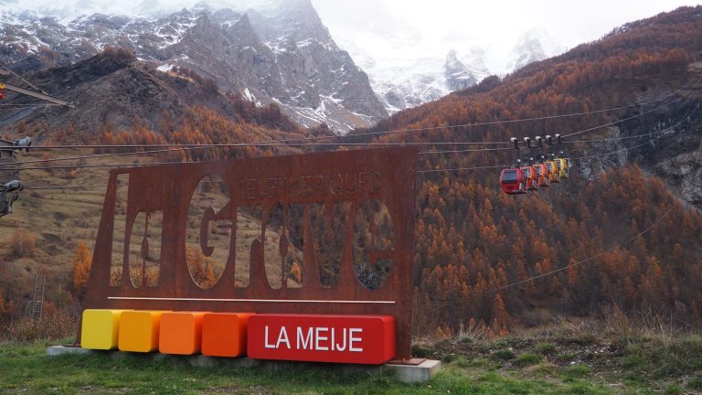 REPORTING.  In the La Grave station, the cable car project leaves no one cold