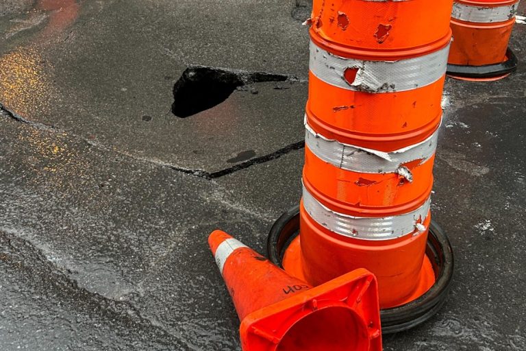 Rue Saint-Antoine |  A water main break forces the City to intervene in the city center