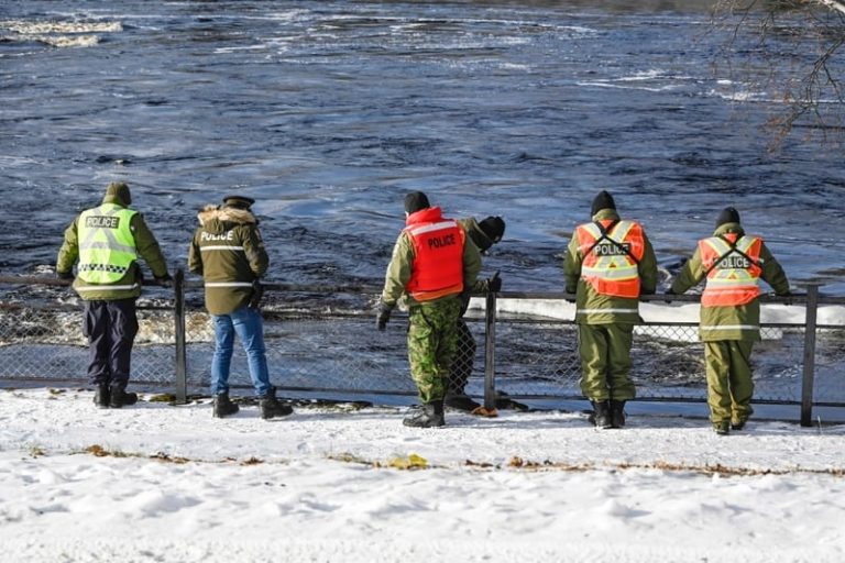 Saguenay–Lac-Saint-Jean |  Searches to find a little girl who fell into the Mistassibi River