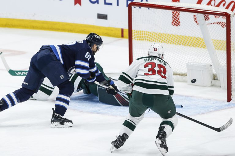 Saturday in the NHL |  Nino Niederreiter scores two goals and the Jets beat the Wild