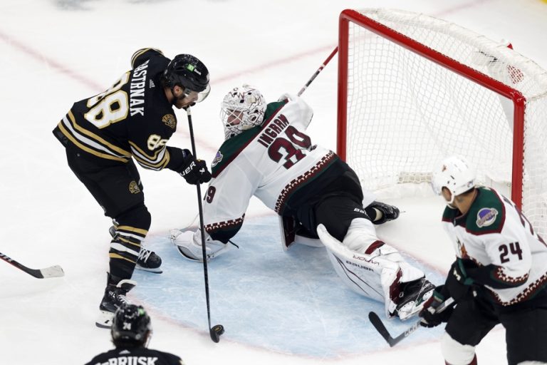 Saturday in the NHL |  Pastrnak scores 2 goals and the Bruins win 5-3 against the Coyotes