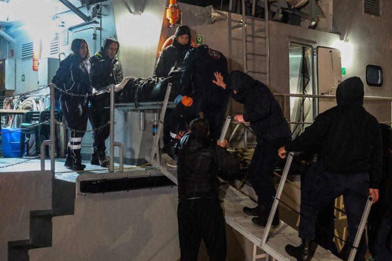 Shipwreck in Greece |  End of search to find survivors