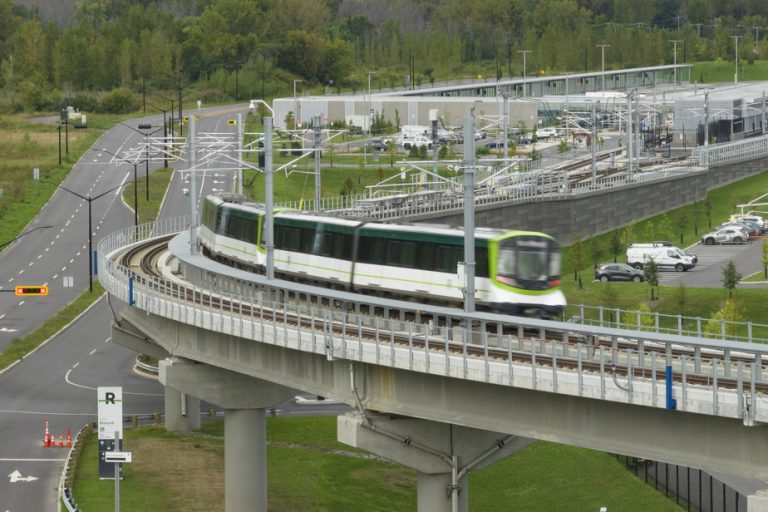 Six coach journeys per day |  Estrie will finally be connected to the REM