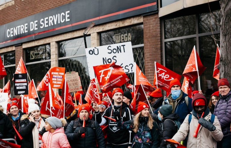 Solidarity merchants offer discounts to striking teachers