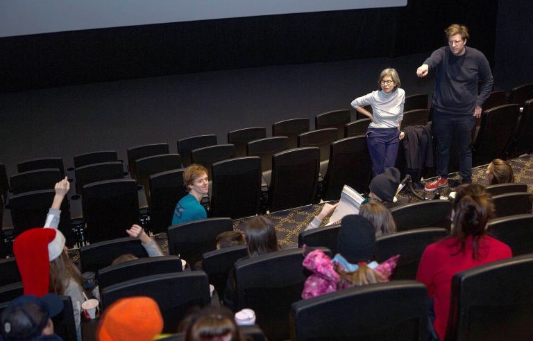 Students from Repentigny see “Ru” at the cinema with Kim Thúy