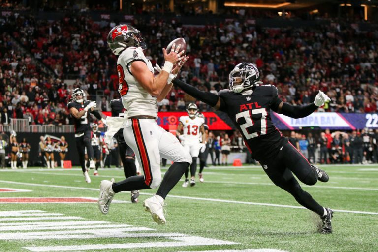 Sunday in the NFL |  Buccaneers beat Falcons, 29-25