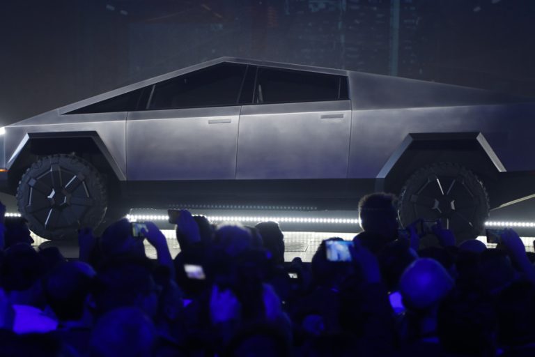 Tesla |  Elon Musk presents his Cybertruck, “the most exceptional object on the road”