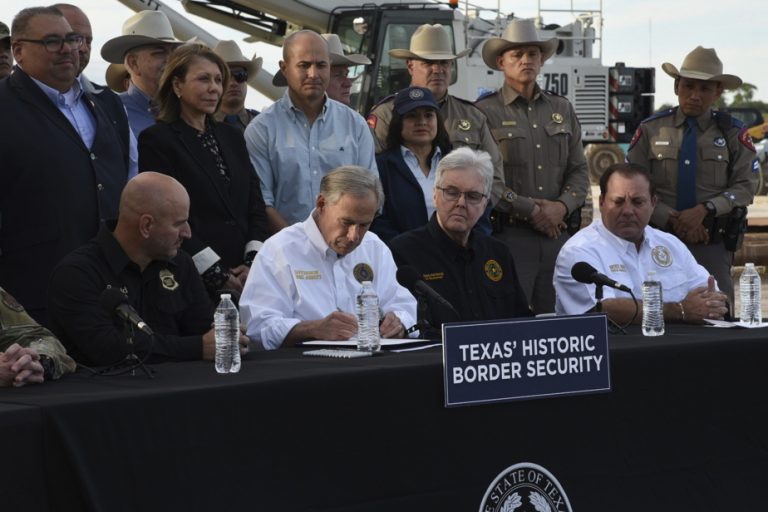 Texas |  Governor signs law criminalizing “illegal entry” of migrants